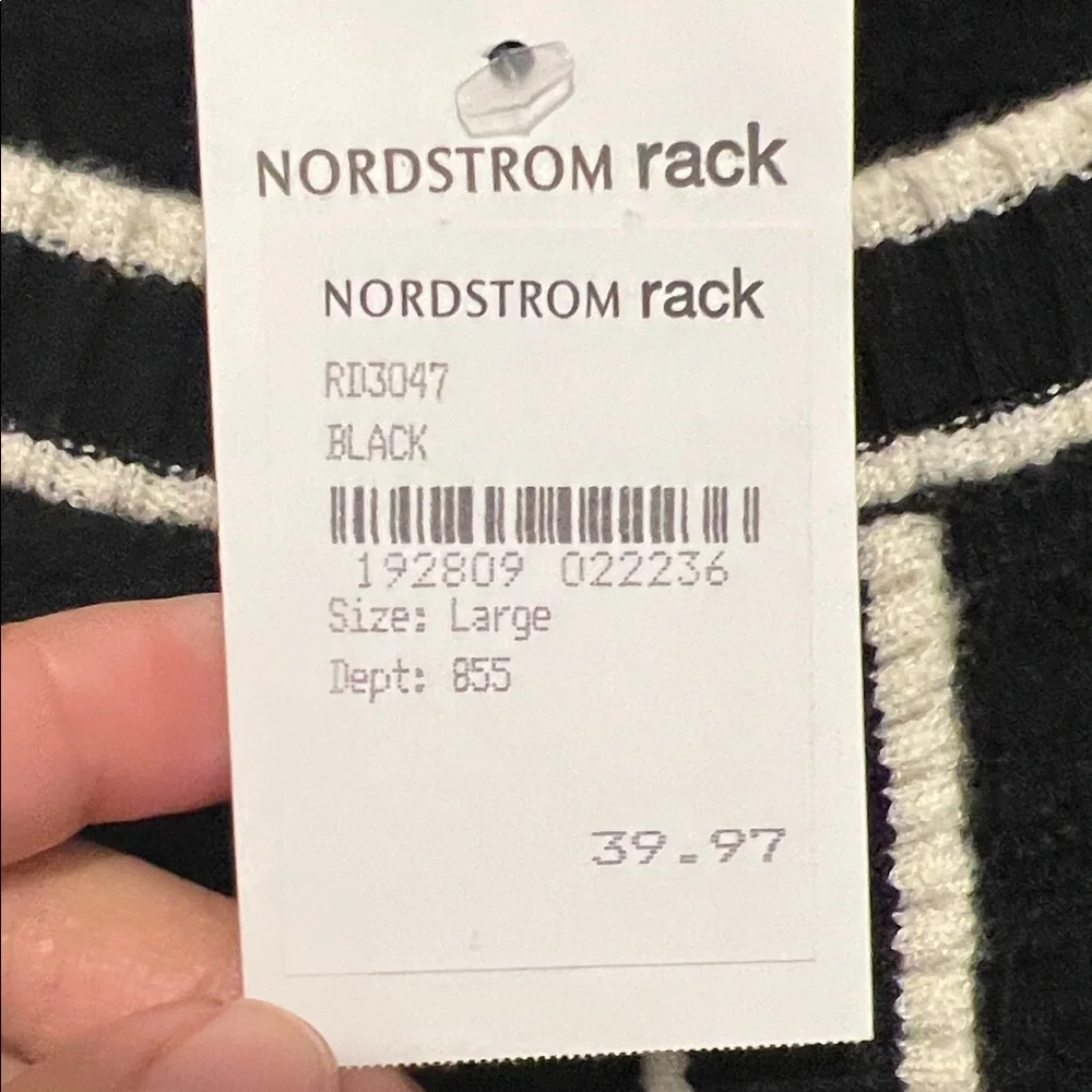 Chic Black Long Sleeve Sweater Dress with White Accents - Picture 3 of 7